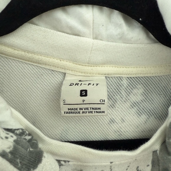 Nike Fly Standard Issue Women’s Black Gray and White Hoodie - Picture 3 of 6